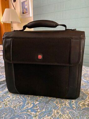 SwissGear Laptop Travel Bag/briefcase Perfect for Work and in VG shape